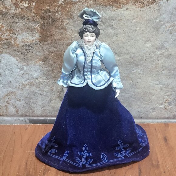 Vintage Avon Porcelain Victorian Doll 8 Inch Tall 1987 - Picture 1 of 12